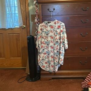 Cute floral sweater, mid lenght sleeve